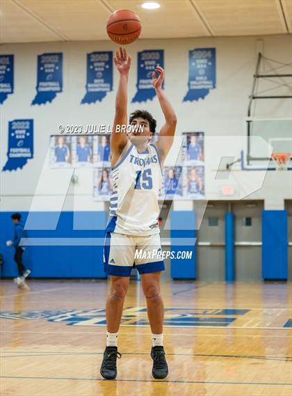 Thumbnail 2 in Indianapolis Metropolitan @ Indianapolis Bishop Chatard photogallery.