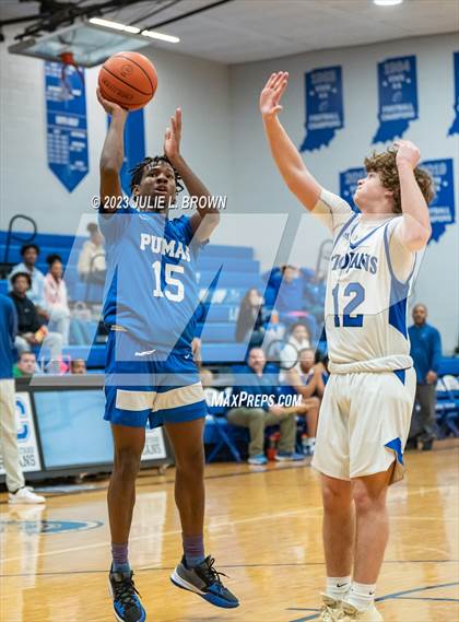 Thumbnail 1 in Indianapolis Metropolitan @ Indianapolis Bishop Chatard photogallery.