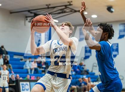 Thumbnail 2 in Indianapolis Metropolitan @ Indianapolis Bishop Chatard photogallery.