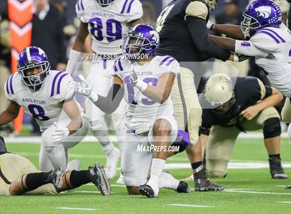 Thumbnail 3 in Angleton vs. Foster (UIL 5A D1 Quarterfinals) photogallery.