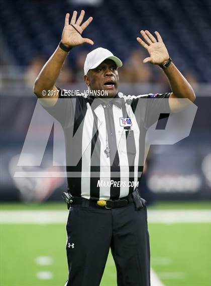 Thumbnail 2 in Angleton vs. Foster (UIL 5A D1 Quarterfinals) photogallery.