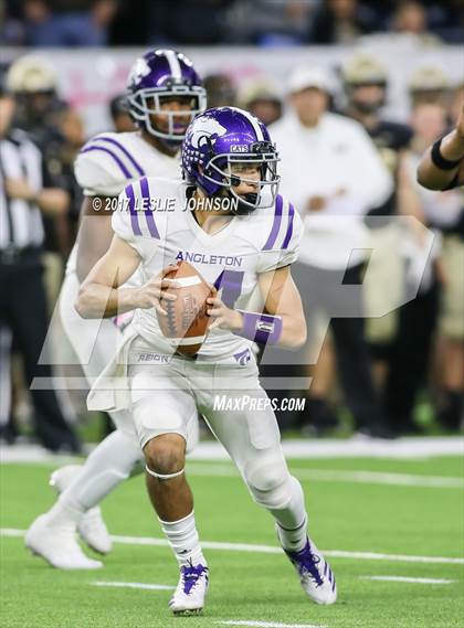 Thumbnail 3 in Angleton vs. Foster (UIL 5A D1 Quarterfinals) photogallery.