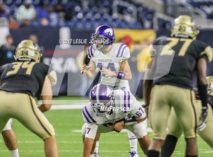 Thumbnail 2 in Angleton vs. Foster (UIL 5A D1 Quarterfinals) photogallery.