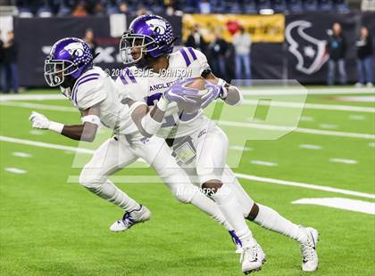 Thumbnail 2 in Angleton vs. Foster (UIL 5A D1 Quarterfinals) photogallery.