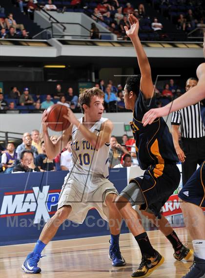 Thumbnail 3 in El Toro vs. Santa Monica (CIF SS DIV 1A Final) photogallery.