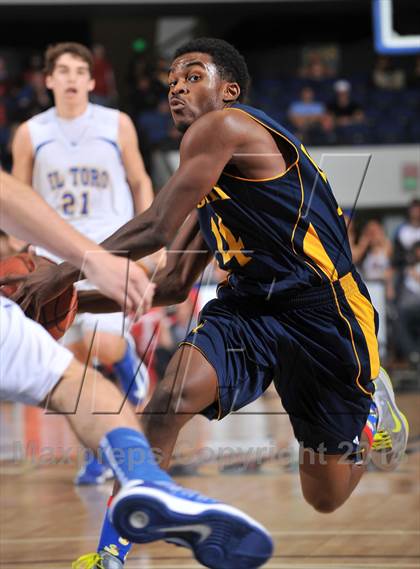 Thumbnail 1 in El Toro vs. Santa Monica (CIF SS DIV 1A Final) photogallery.