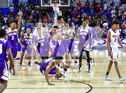 Thumbnail 2 in Earle vs. England (AAA 2A State Final) photogallery.