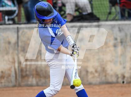 Thumbnail 1 in Lorena vs. Robinson photogallery.