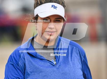 Thumbnail 3 in Lorena vs. Robinson photogallery.