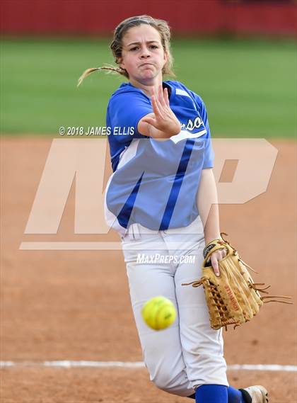 Thumbnail 1 in Lorena vs. Robinson photogallery.