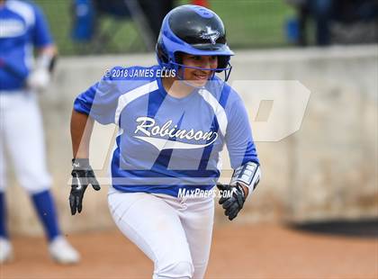 Thumbnail 3 in Lorena vs. Robinson photogallery.