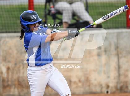 Thumbnail 1 in Lorena vs. Robinson photogallery.