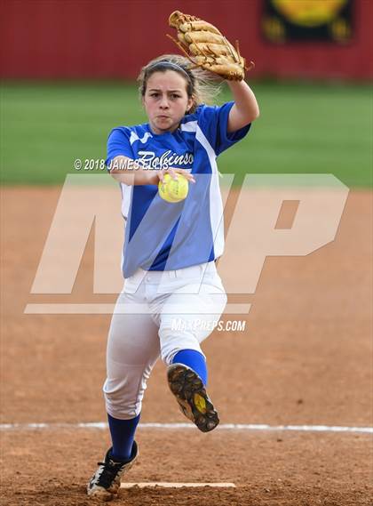 Thumbnail 3 in Lorena vs. Robinson photogallery.