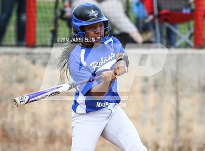 Thumbnail 3 in Lorena vs. Robinson photogallery.