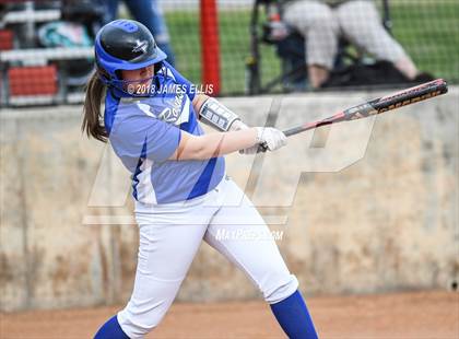 Thumbnail 1 in Lorena vs. Robinson photogallery.