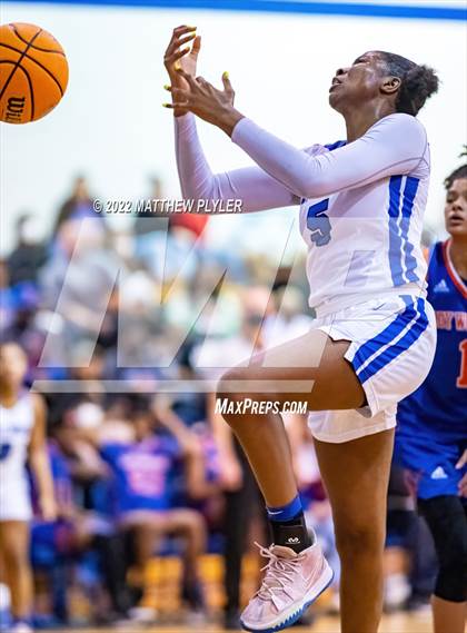 Thumbnail 1 in Whiteville vs. St. Pauls (NCHSAA 2A - Third Round) photogallery.