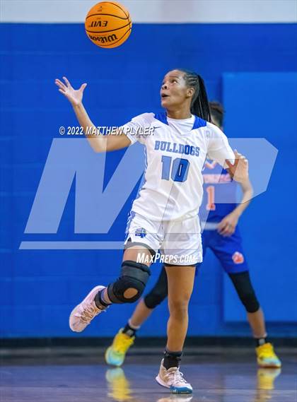 Thumbnail 1 in Whiteville vs. St. Pauls (NCHSAA 2A - Third Round) photogallery.