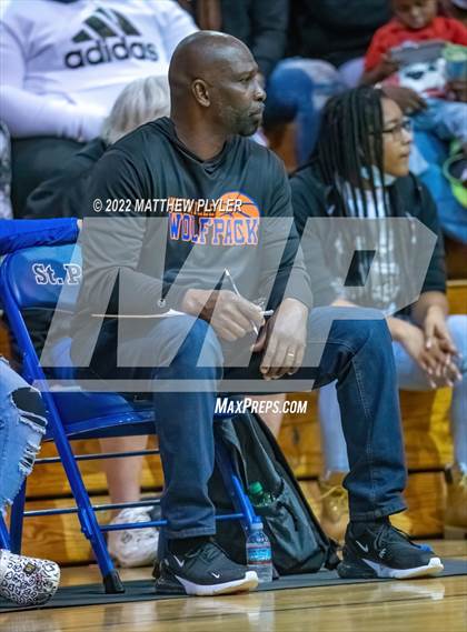 Thumbnail 1 in Whiteville vs. St. Pauls (NCHSAA 2A - Third Round) photogallery.