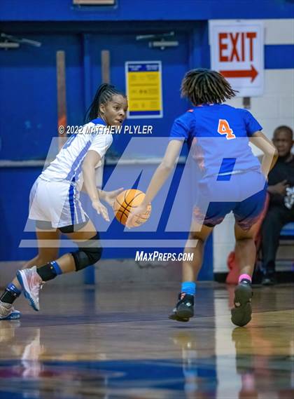 Thumbnail 1 in Whiteville vs. St. Pauls (NCHSAA 2A - Third Round) photogallery.