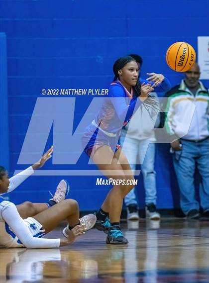 Thumbnail 2 in Whiteville vs. St. Pauls (NCHSAA 2A - Third Round) photogallery.