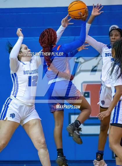 Thumbnail 1 in Whiteville vs. St. Pauls (NCHSAA 2A - Third Round) photogallery.