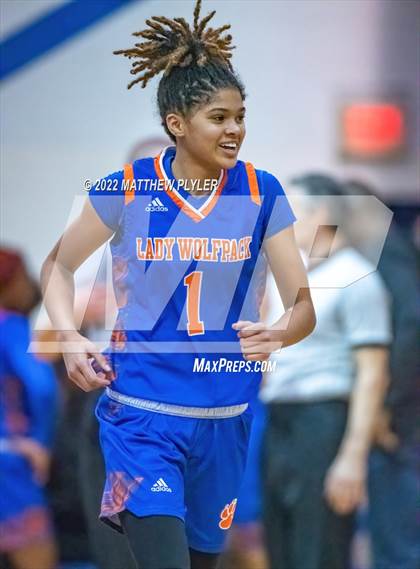 Thumbnail 1 in Whiteville vs. St. Pauls (NCHSAA 2A - Third Round) photogallery.