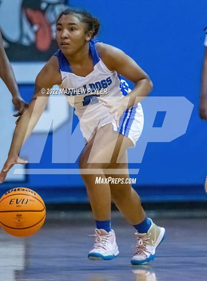 Thumbnail 2 in Whiteville vs. St. Pauls (NCHSAA 2A - Third Round) photogallery.