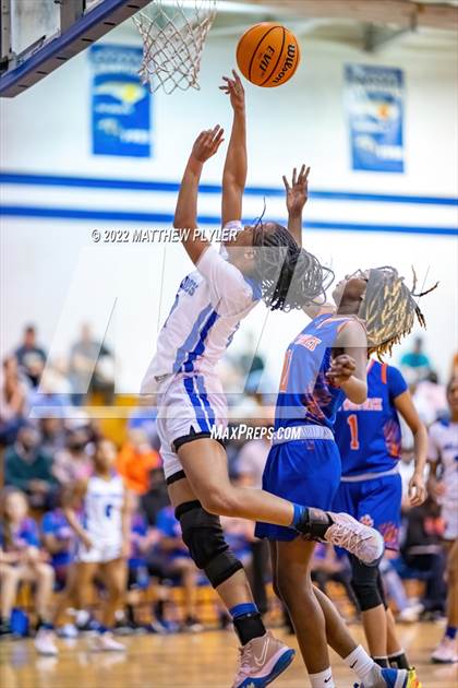 Thumbnail 3 in Whiteville vs. St. Pauls (NCHSAA 2A - Third Round) photogallery.