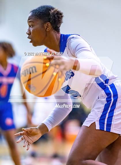 Thumbnail 1 in Whiteville vs. St. Pauls (NCHSAA 2A - Third Round) photogallery.