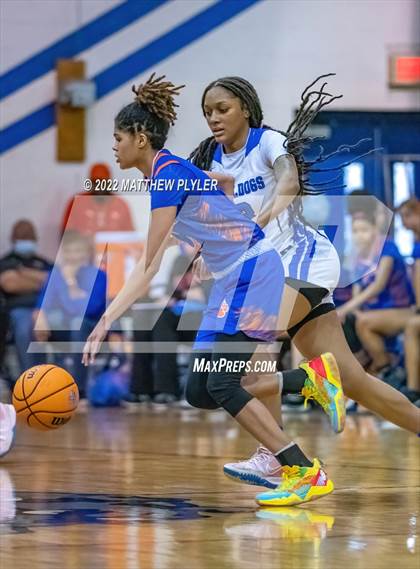 Thumbnail 3 in Whiteville vs. St. Pauls (NCHSAA 2A - Third Round) photogallery.