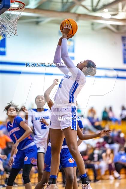 Thumbnail 3 in Whiteville vs. St. Pauls (NCHSAA 2A - Third Round) photogallery.