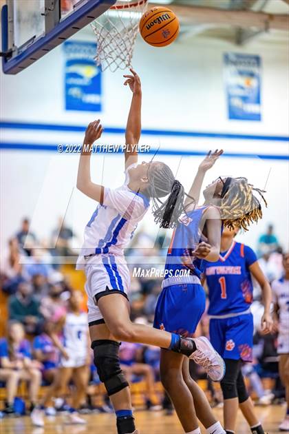 Thumbnail 1 in Whiteville vs. St. Pauls (NCHSAA 2A - Third Round) photogallery.