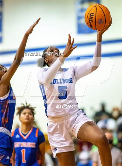 Thumbnail 1 in Whiteville vs. St. Pauls (NCHSAA 2A - Third Round) photogallery.