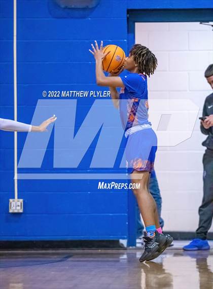 Thumbnail 1 in Whiteville vs. St. Pauls (NCHSAA 2A - Third Round) photogallery.