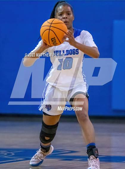 Thumbnail 2 in Whiteville vs. St. Pauls (NCHSAA 2A - Third Round) photogallery.