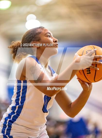 Thumbnail 1 in Whiteville vs. St. Pauls (NCHSAA 2A - Third Round) photogallery.