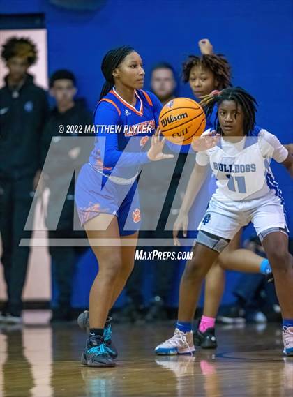 Thumbnail 1 in Whiteville vs. St. Pauls (NCHSAA 2A - Third Round) photogallery.