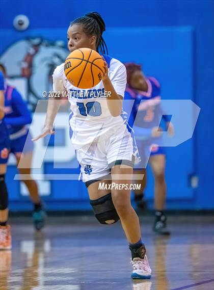Thumbnail 1 in Whiteville vs. St. Pauls (NCHSAA 2A - Third Round) photogallery.