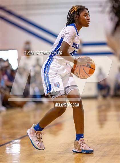 Thumbnail 1 in Whiteville vs. St. Pauls (NCHSAA 2A - Third Round) photogallery.