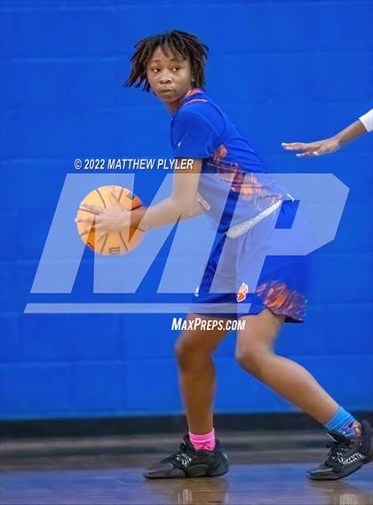 Thumbnail 1 in Whiteville vs. St. Pauls (NCHSAA 2A - Third Round) photogallery.
