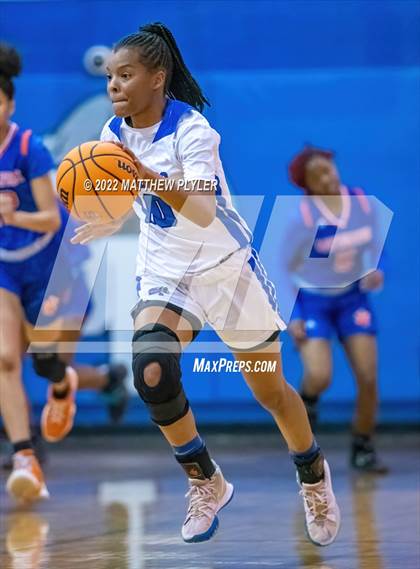 Thumbnail 2 in Whiteville vs. St. Pauls (NCHSAA 2A - Third Round) photogallery.