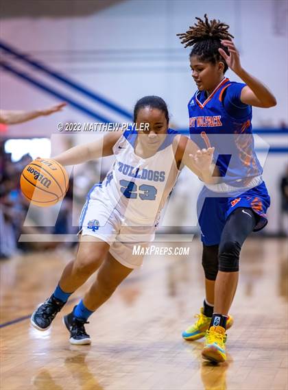 Thumbnail 1 in Whiteville vs. St. Pauls (NCHSAA 2A - Third Round) photogallery.