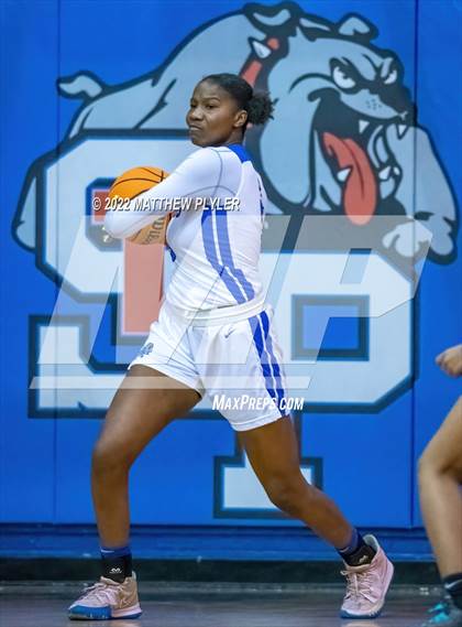 Thumbnail 2 in Whiteville vs. St. Pauls (NCHSAA 2A - Third Round) photogallery.