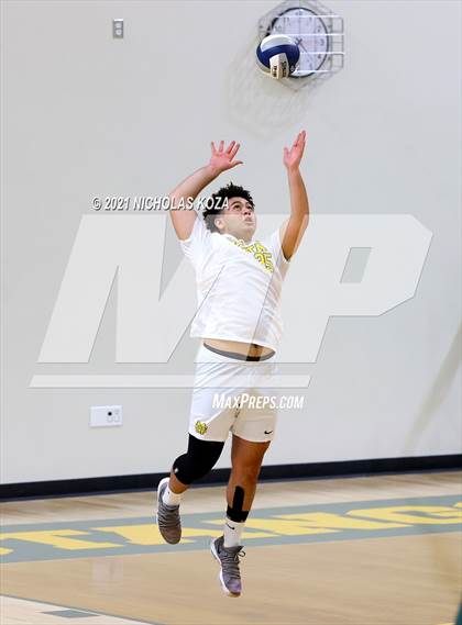 Thumbnail 3 in Mira Costa vs. Newport Harbor (CIF-SS D1 Final) photogallery.