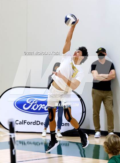 Thumbnail 1 in Mira Costa vs. Newport Harbor (CIF-SS D1 Final) photogallery.