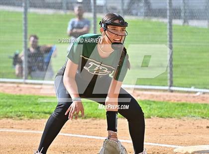 Thumbnail 2 in Golden vs Bear Creek photogallery.