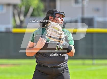 Thumbnail 2 in Golden vs Bear Creek photogallery.