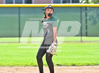 Thumbnail 2 in Golden vs Bear Creek photogallery.