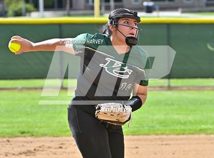 Thumbnail 2 in Golden vs Bear Creek photogallery.