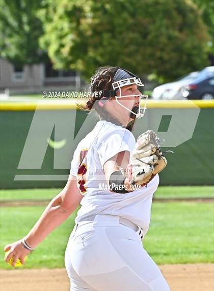 Thumbnail 2 in Golden vs Bear Creek photogallery.
